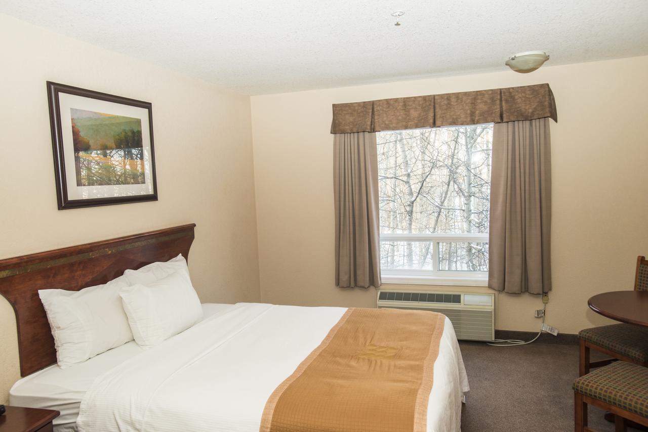 Lakeview Inns & Suites - Chetwynd Esterno foto