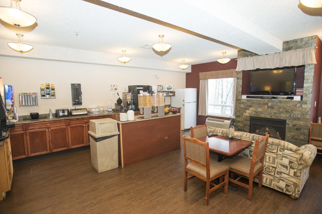 Lakeview Inns & Suites - Chetwynd Esterno foto