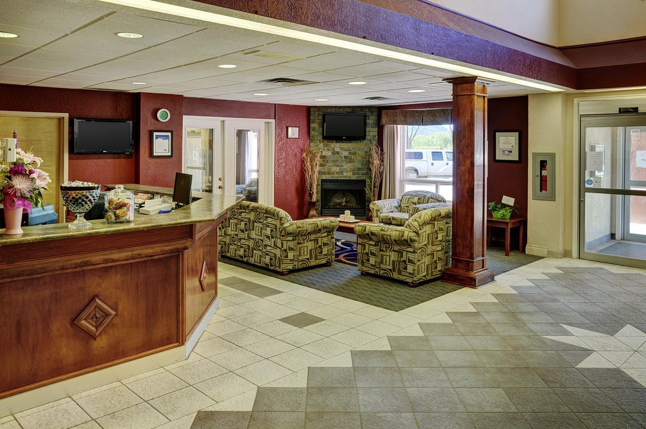 Lakeview Inns & Suites - Chetwynd Esterno foto