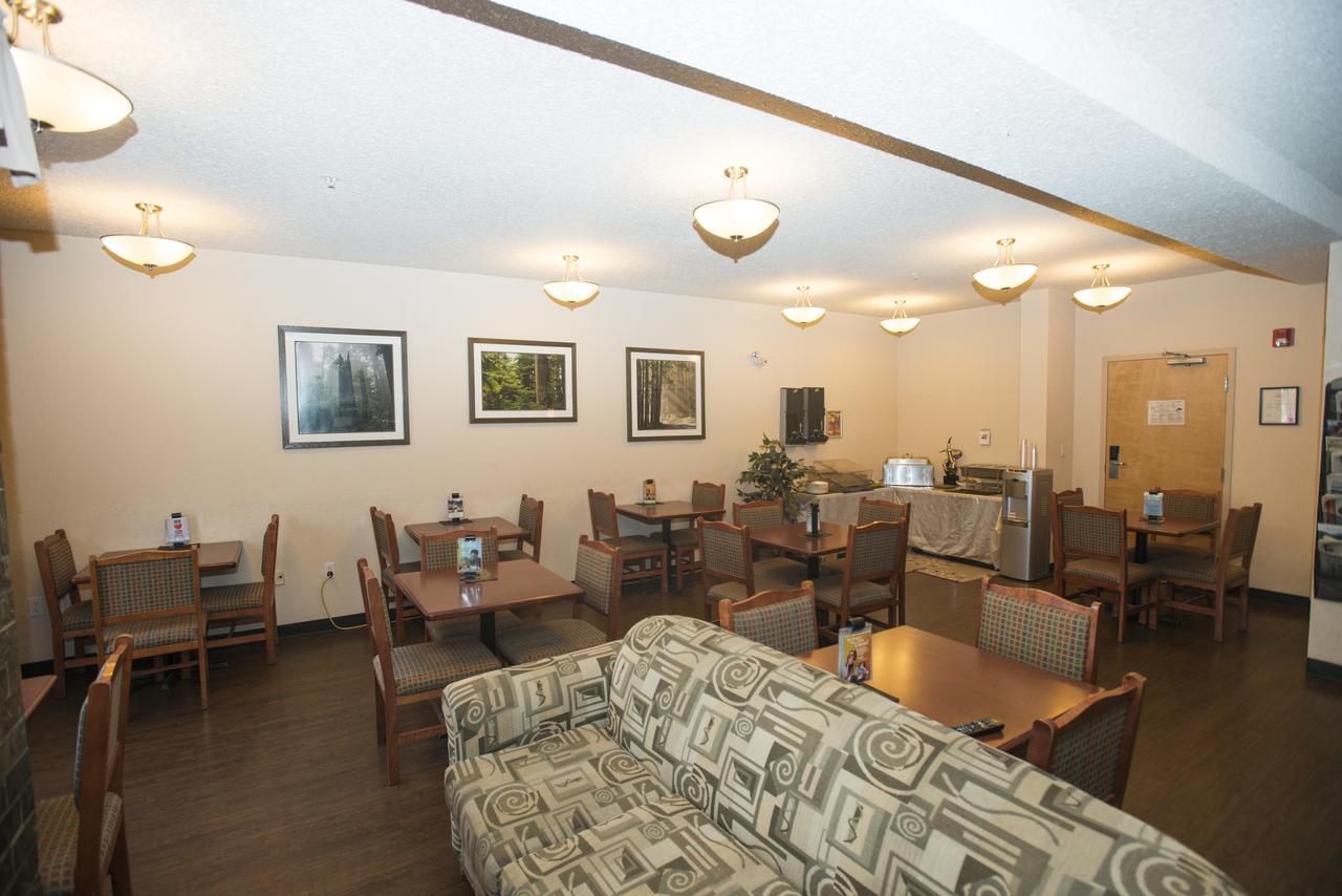 Lakeview Inns & Suites - Chetwynd Esterno foto